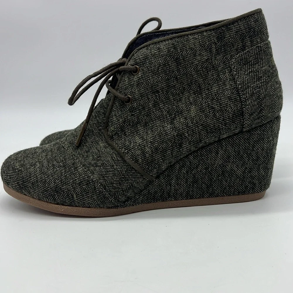 Toms 300416 Women US 9 dark olive green brown textile wedge lace up ankle bootie